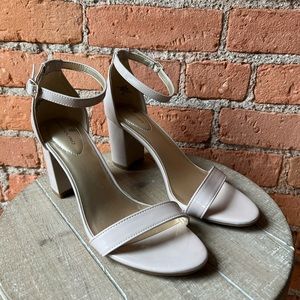 Bandolino Women Ankle Strap Sandals Armory Size US 8 M Light Natural Faux Pat